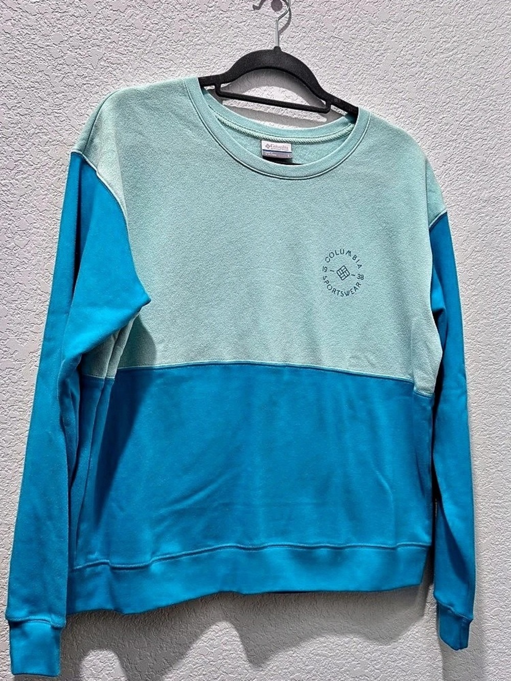 Columbia Color Block Crewneck sweatshirt in Blue & Green NWOT